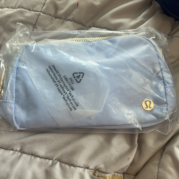 NWT Lululemon Everywhere Belt Bag 1L Wordmark Strap in Baby Blue - Picture 1 of 8